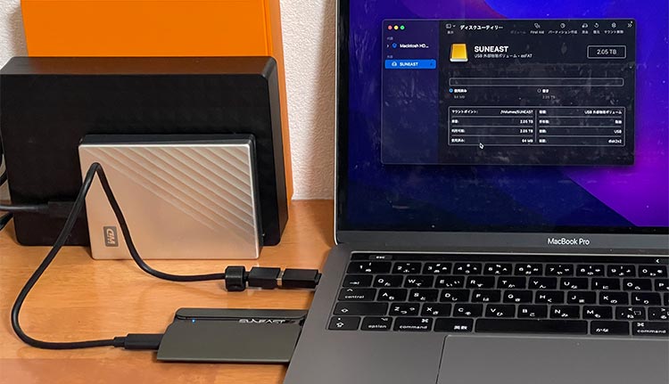初接続にてMacBook Pro 2016にマウントの確認された「SUNEAST SSD 外付け2TB」（2022年12月3日撮影）