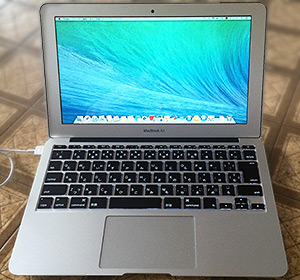 MacBook Air Mid 2013（11インチ）最初の充電の様子
